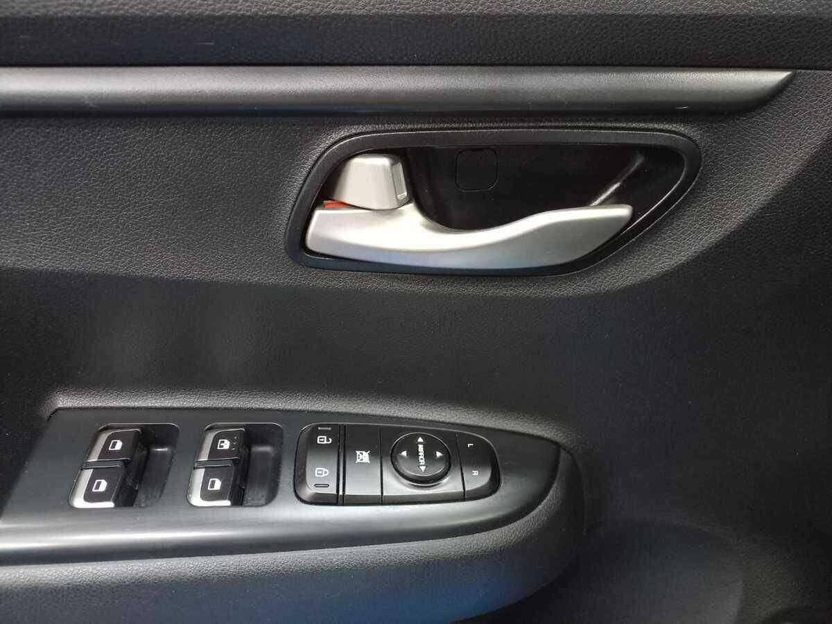 Купить Kia Rio X-Line, 2018, 38 951 км, фото №17