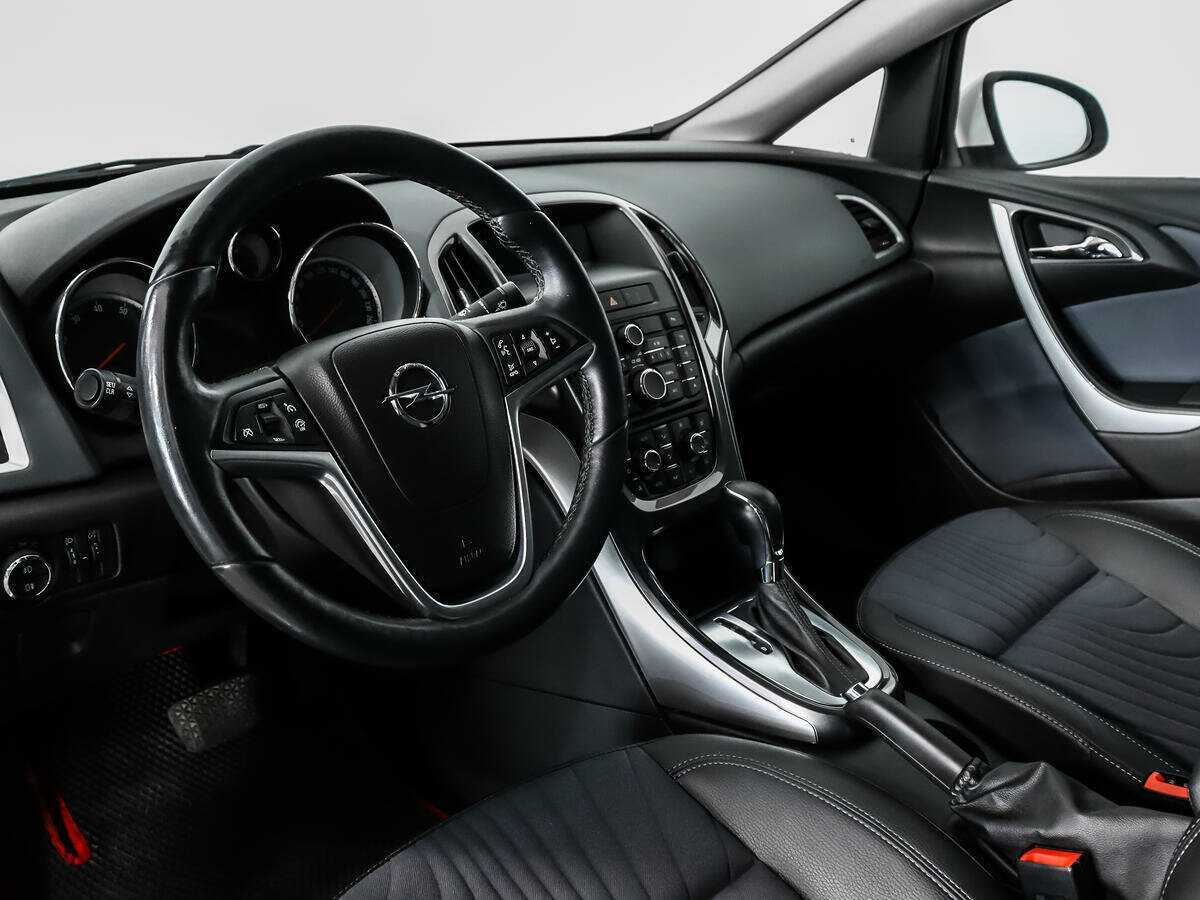 Купить Opel Astra, 2013, 100 248 км, фото №9