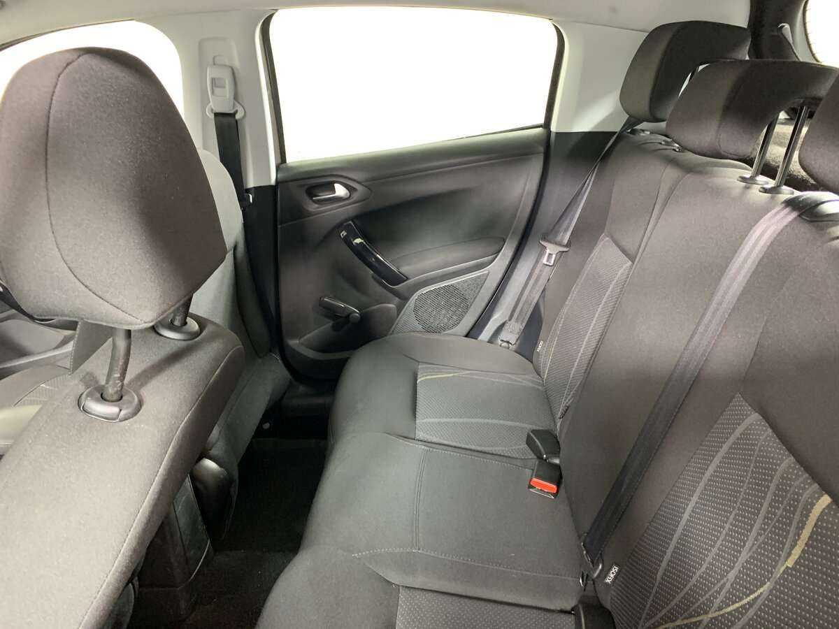 Купить Peugeot 208, 2013, 146 165 км, фото №16