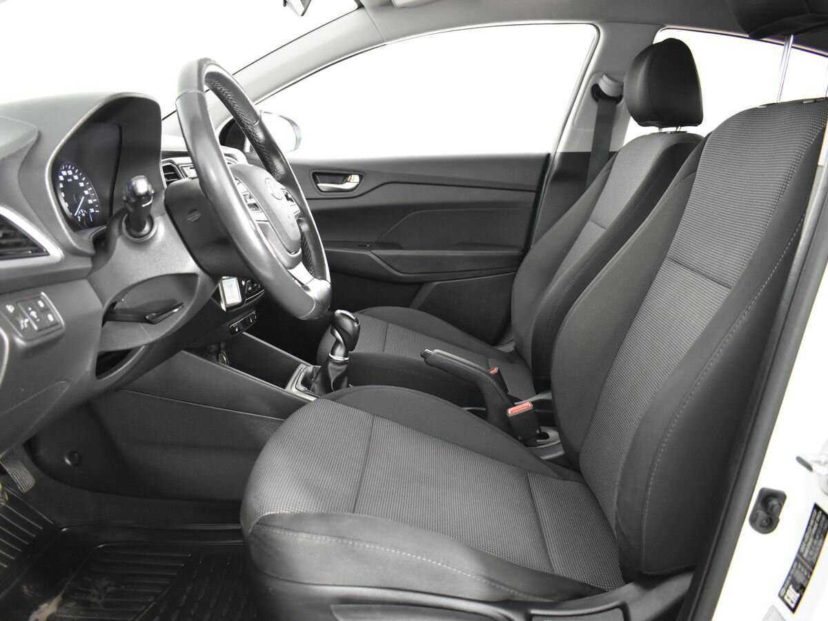 Купить Hyundai Solaris, 2018, 120 071 км, фото №10