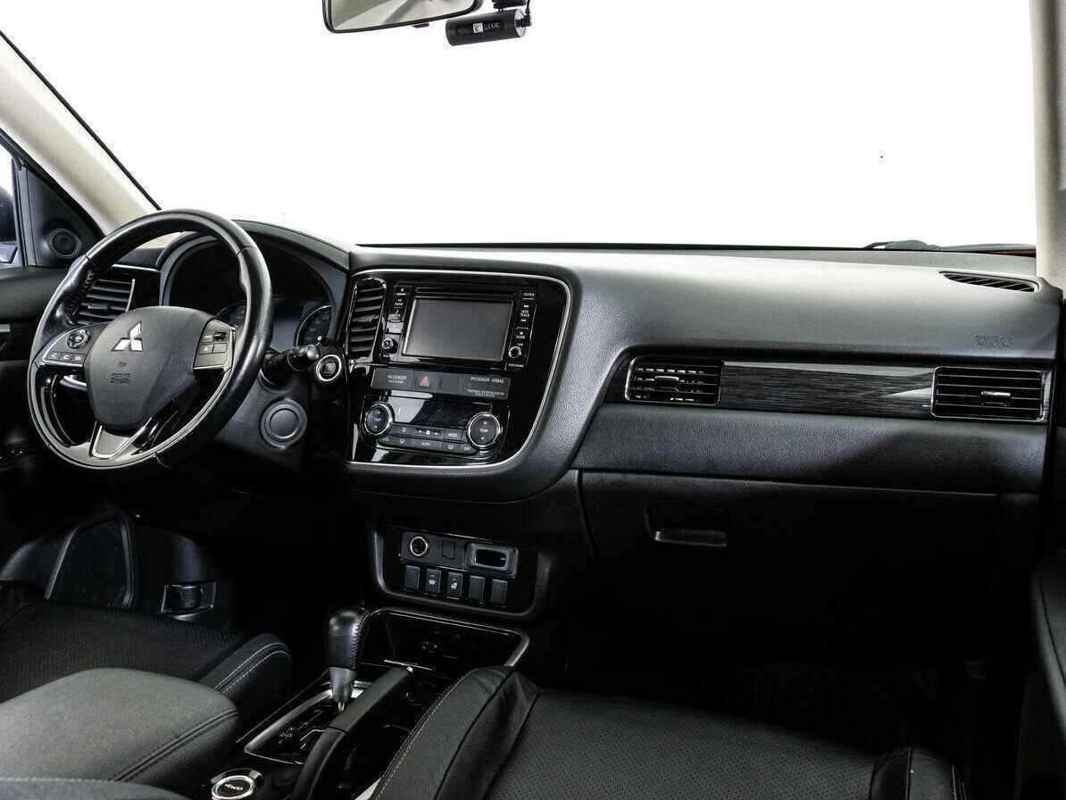 Купить Mitsubishi Outlander, 2017, 140 611 км, фото №9