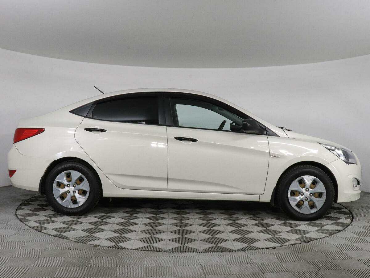 Купить Hyundai Solaris, 2015, 125 988 км, фото №4