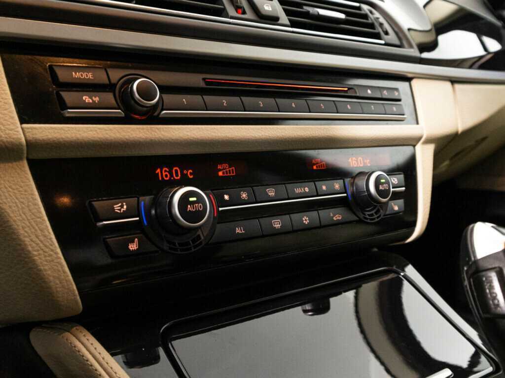 Купить BMW 5 серии 528i, 2012, 235 328 км, фото №18